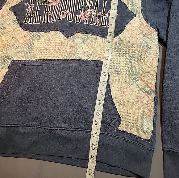 Reworked Aeropostale Women's Hoodie Sz MED Heart Floral Blanket Upcycle OOAK - Picture 5 of 8